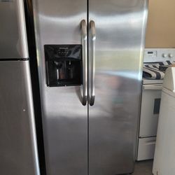 ✨️Refrigerator Frigidaire Side By Side Stainless Steel 36" Width ✨️