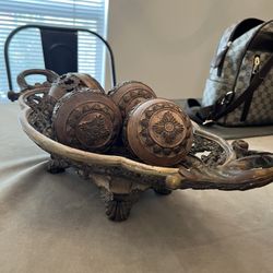 CenterPiece Antique With Balls