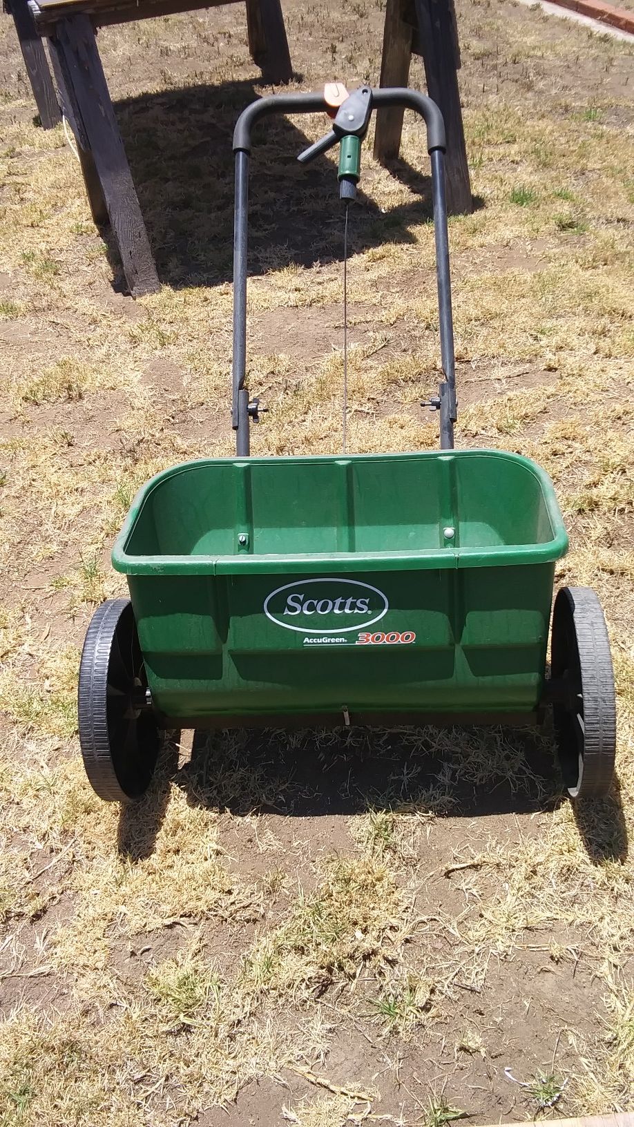 Scotts 3000 X-LARGE lawn spreader