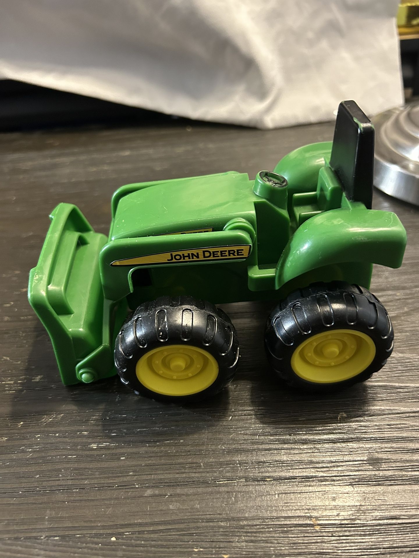 John Deer Front End Tractor Green yellow