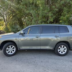 2013 TOYOTA HIGHLANDER 2.7L *3RD ROW SEATING* ONLY 107K MILES* FINANCE  *ONLY 107,000 MILES  *ONE OWNER  CLEAN FLORIDA TITLE  BANK FINANCING  TRADES A