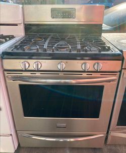 STOVE FRIGIDAIRE- 5 BURNERS STAINLESS STEEL