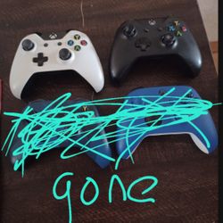 Xbox One Controlers And Head Set