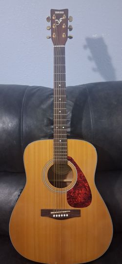 Yamaha acoustic electric guitar