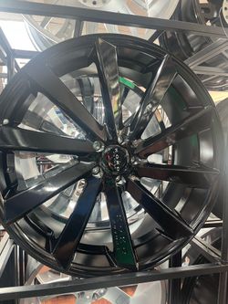 🔥 BRAND NEW 22” Giovanna Wheels – Gloss Black 🔥