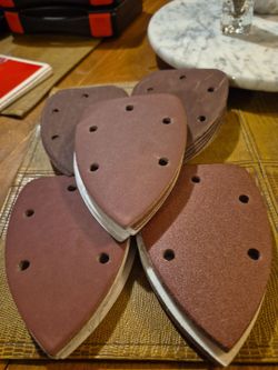 100 triangle sheets of sandpaper for a detailed sander