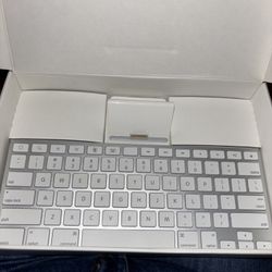 Apple iPad Keyboard & Dock Model A1359 MC533LL/B 1st Gen 1 2 3