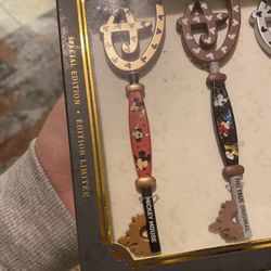 Disney Collectible, Keys