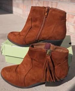 GIRLS SZ 5 FAUX SUEDE BOOTS