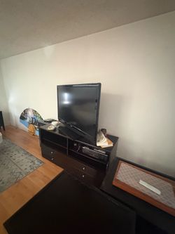 Free furniture! 3 Beds almost brand new