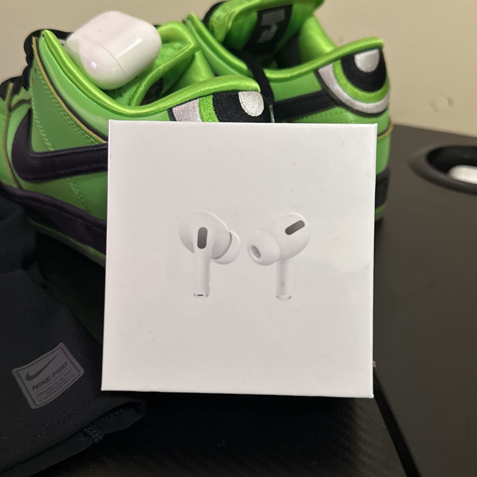 AIRPOD PROS / BOX BRAND NEW / GOOD PRICE