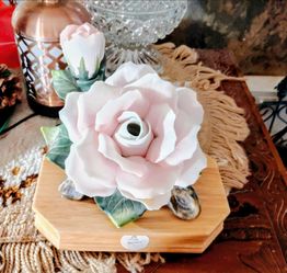 PORCELAIN ROSE FLOWER FIGURINE WOOD MOUNT MUSIC BOX