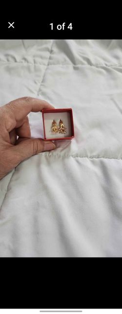 18K gold earrings