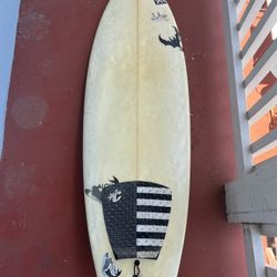 5’8 Twin Fin Hand-shaped Surfboard