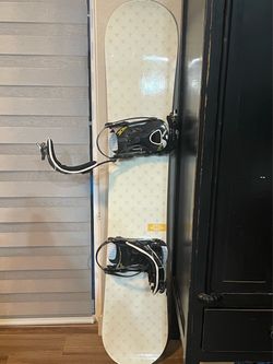 Snowboard and bindings