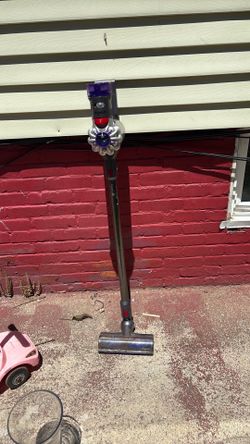 Dyson v8.   PICK UP ONLY