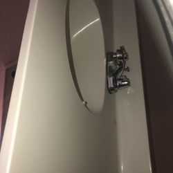 Vanity Double Bowl 72” Comes With Faucets 