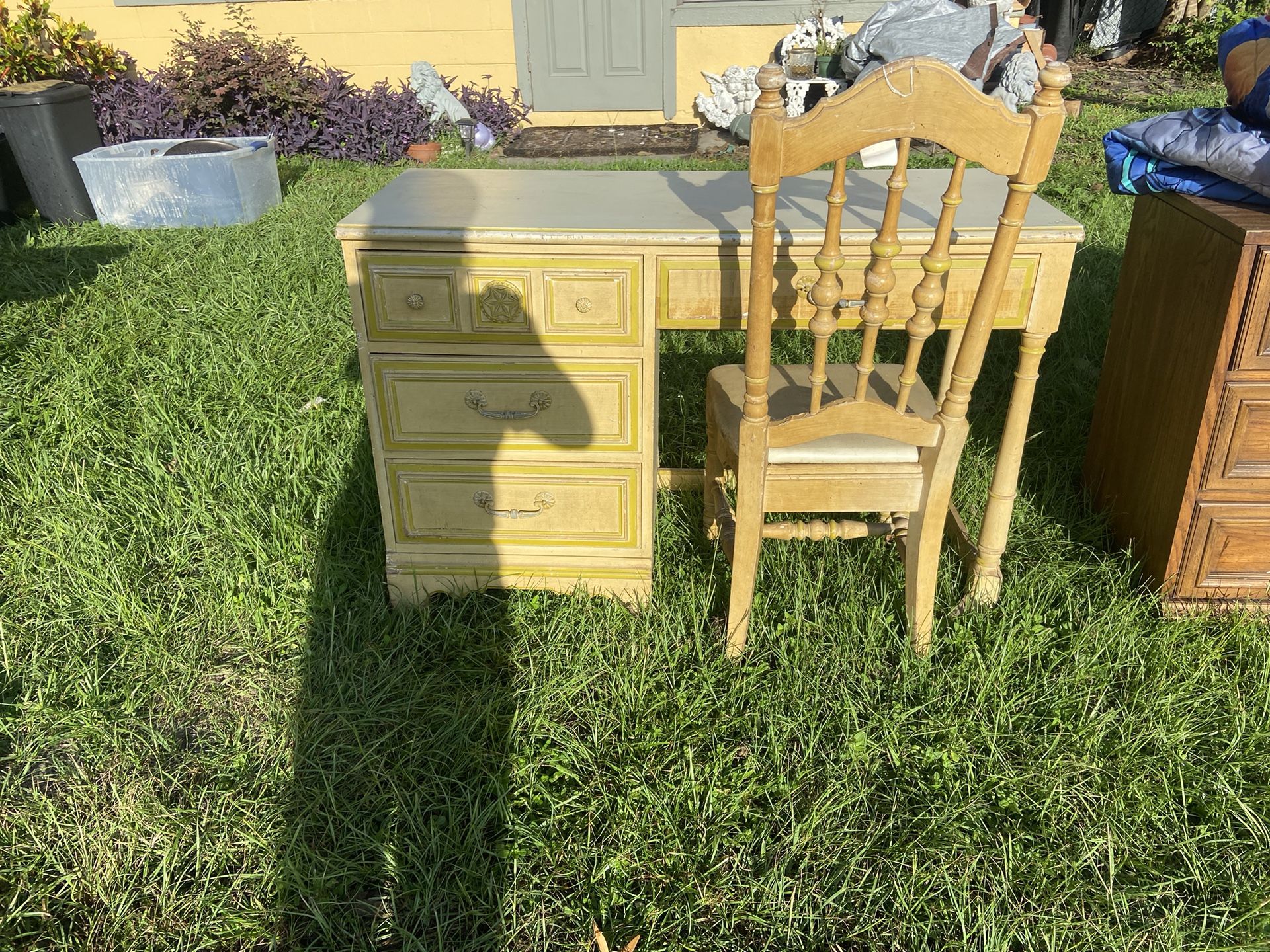 Desk And Chair Set for Sale in Orlando, FL OfferUp