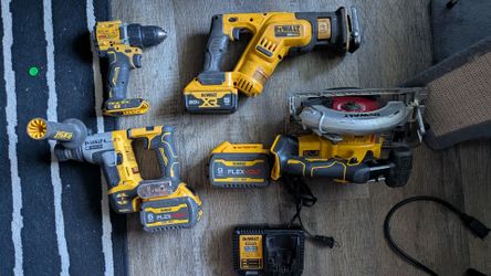 DEWALT Power Tool Bundle - Rotary Hammer, Saws, Drill & FLEXVOLT Batteries