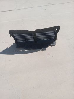 21 to 24  active grille shutter with Actuator and motor chevrolet tahoe ( oem)