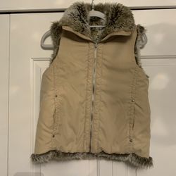 Adorable reversible  Fur vest Size small in great condition