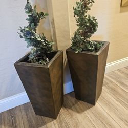 LIKE NEW!  Pair of  Faux Spiral Plants in Decorative Planters.