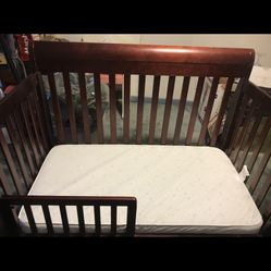 Toddler Crib With Mattress 