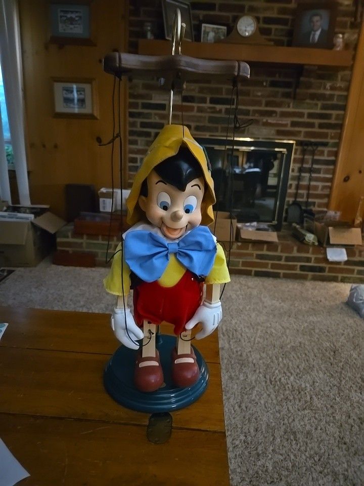 1990s Disney Classics Pinocchio Marionette 