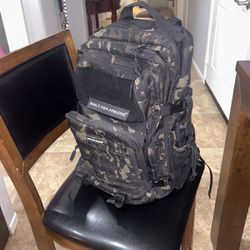 BUILT FOR ATHLETES LARGE black camo backpack