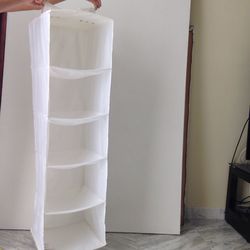 Organizers: 3 with 5 compartments and 1 with 9 compartments