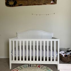 Convertible Crib + Dresser. Changing table, & Mattress (Sheets & Protectors Included)