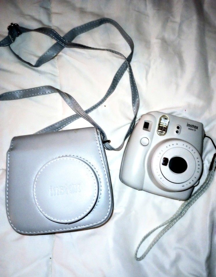 Fuji Film Instax Mini 9 Instant Camera With Case & Film