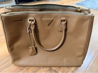 Authentic Prada galleria large  saffiano leather bag