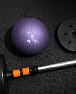 Danskin Now 8lb Medicine Ball