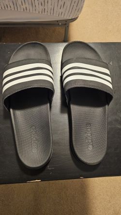 Mens Adidas Black With White Strips Size 12 Sandals