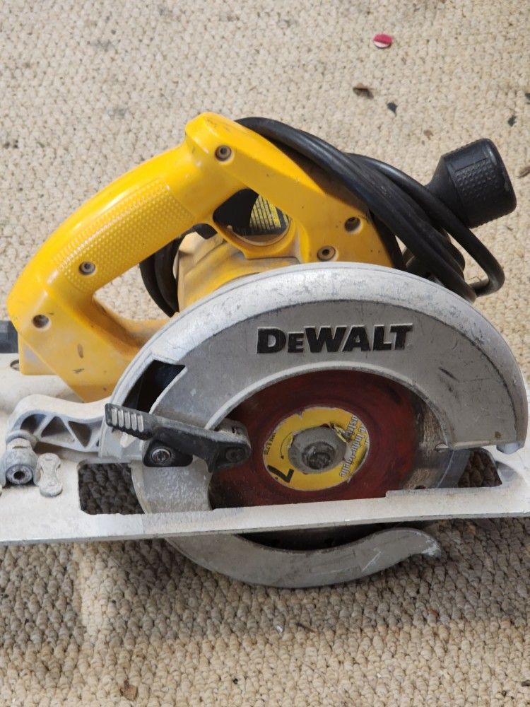 Dewalt 7 & 1/4 Circular Saw
