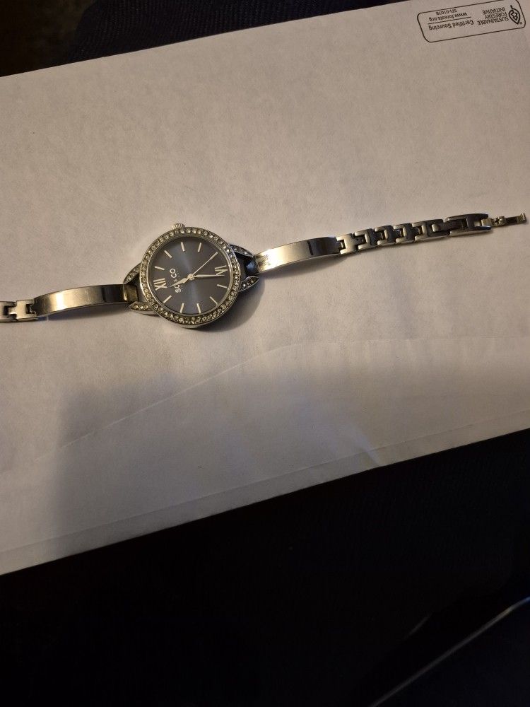 SO&CO FEMALE WATCH Not WORKING, Maybe needed batteries. I don't know.