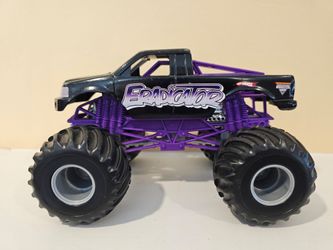 Monster Jam Hot Wheels 1:24 scale Eradicator monster truck