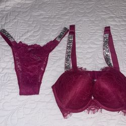 Victoria’s Secret and 5 different colors available Set  All sizes available S-M-L-XL See the tag price