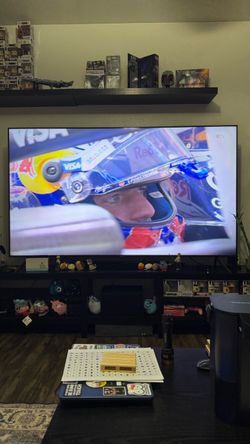 85" Samsung 4K Smart TV (Model UN85CU7000DXZA) - Excellent Condition