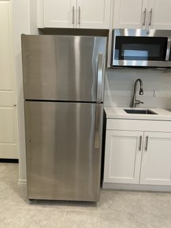 Brand NEW GE 19.2 Cu. Ft. Stainless Steel Refrigerator with Ice Maker