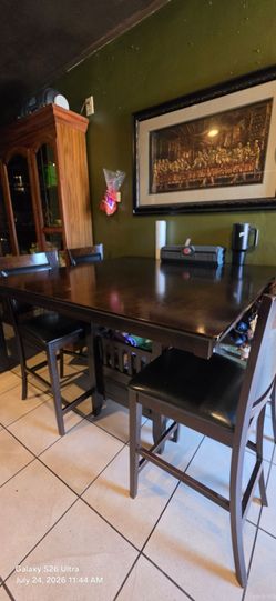 TABLE w CHAIRS included