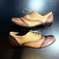 Comfortiva Womens Reddell Oxfords Shoes Brown Leather Lace Up Cuban Heel 7