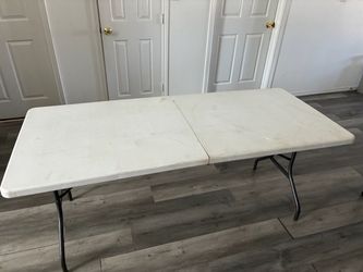Plastic table