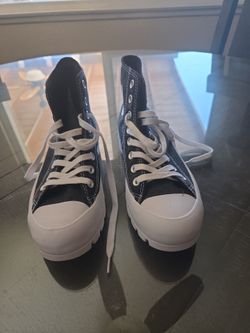 BLACK CONVERSE SHOES