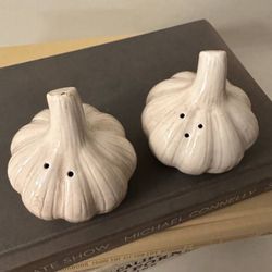 Vintage Garlic Salt And Pepper Shakers Kitchen Decor