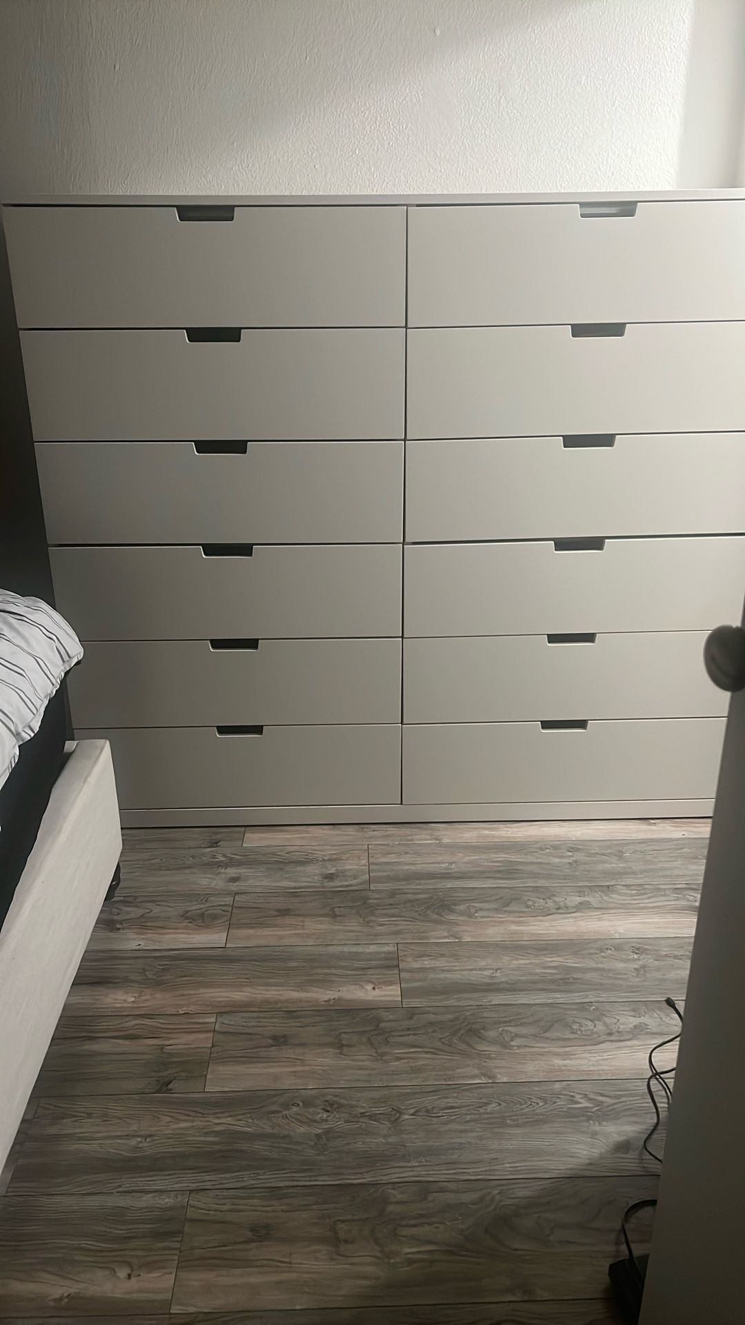 12 Cabinet Dresser