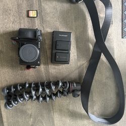 Sony A6400, Batteries, Strap, Tripod