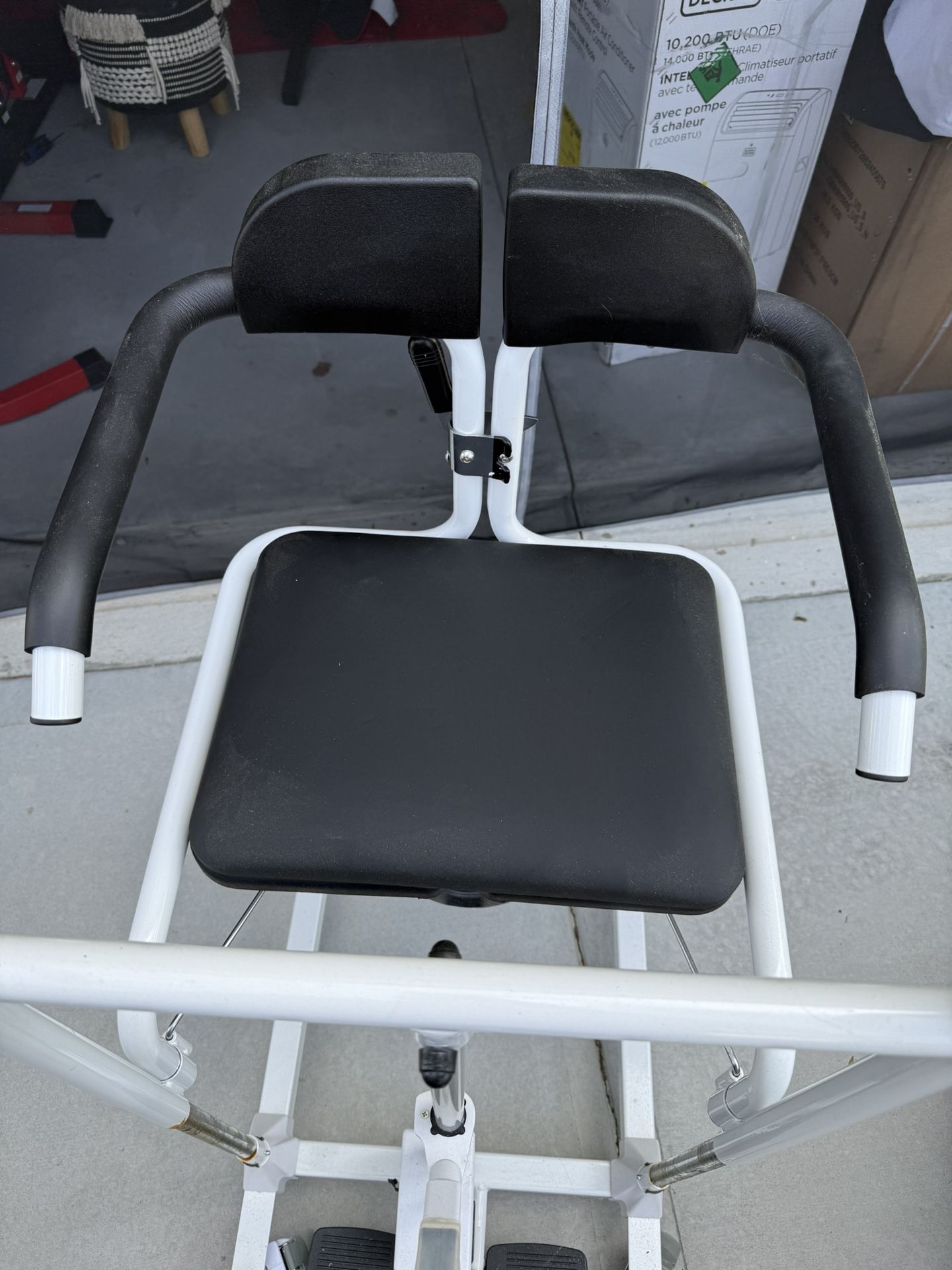 Hydraulic lift chair