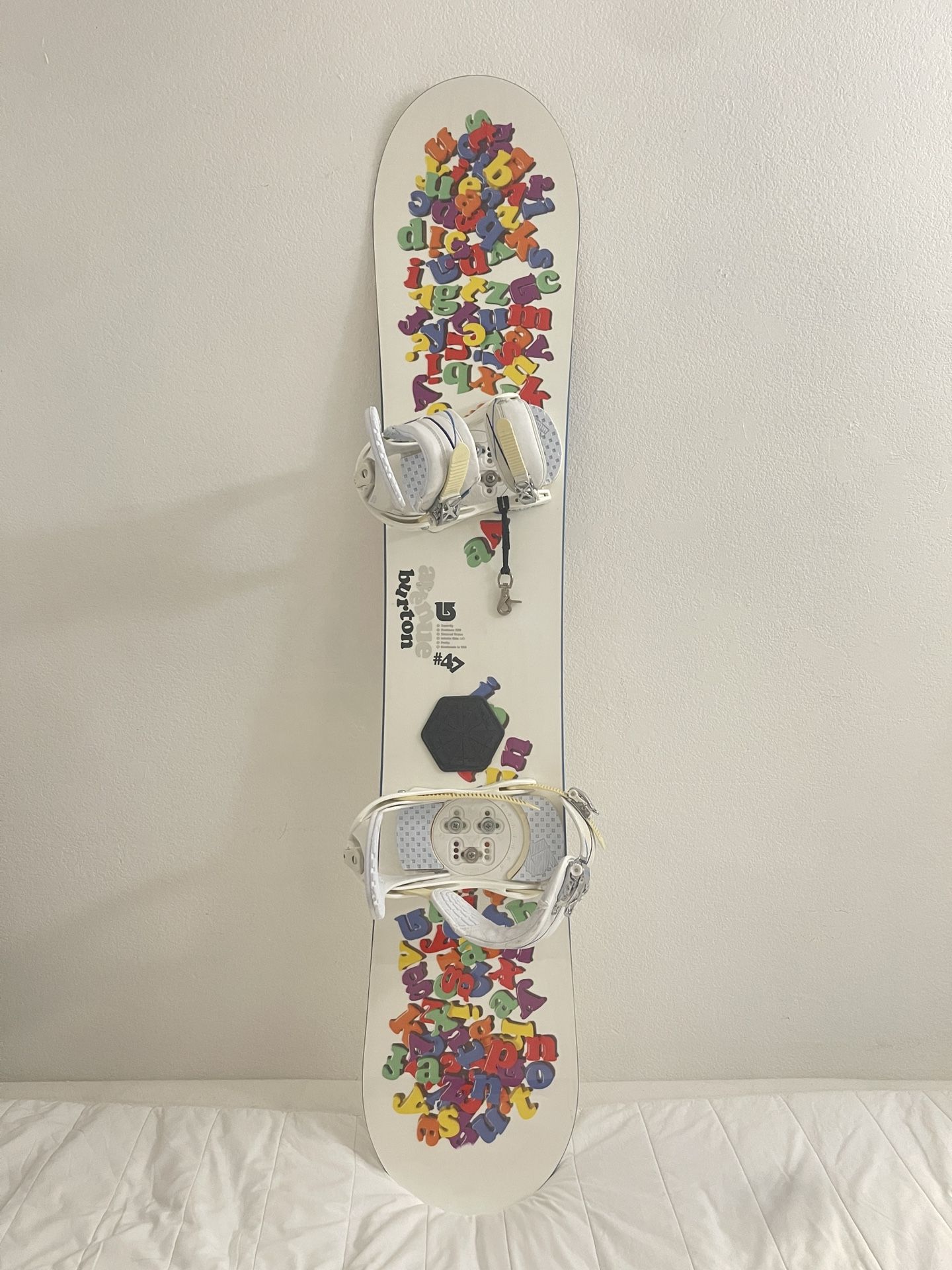 Burton Avenue #47 Women’s RARE Snowboard From Japan 147cm